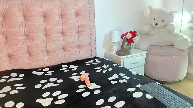 Snapshot of AilinRose chatting on April 17, 2026, 12:30 pm AilinRose online show from April 17, 2026, 12:30 pm