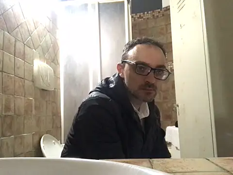 Snapshot of saber910 chatting on April 5, 2026, 5:52 pm saber910 online show from April 5, 2026, 5:52 pm