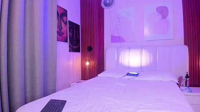 Maiasweet  online show from May 1, 2026, 3:22 am