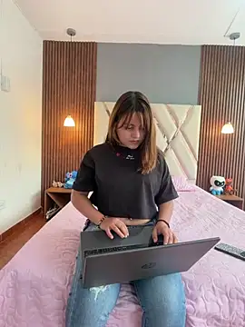 angel rousse01 online show from April 27, 2026, 2:15 pm