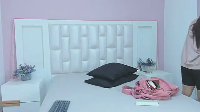 KylieLumi online show from April 2, 2026, 12:01 pm