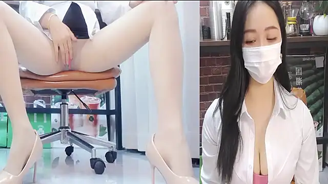 Latte-01 online show from May 19, 2026, 1:56 am