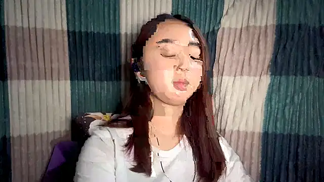 LenoraLacassagne online show from March 24, 2026, 4:07 pm