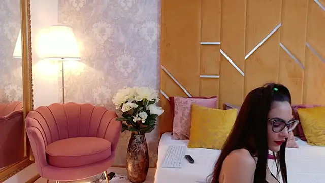 SarahFoxy online show from May 6, 2026, 12:42 pm