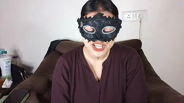 Punjabi baddie  online show from July 8, 2026, 5:13 pm