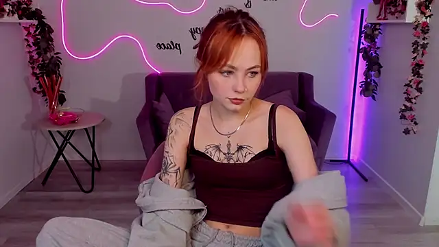 MiaSensitive online show from April 19, 2026, 1:23 pm