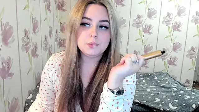 Agathameoww online show from May 12, 2026, 10:27 pm