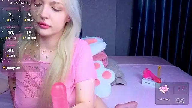Snapshot of BlondieSummer chatting on July 12, 2026, 5:14 pm BlondieSummer online show from July 12, 2026, 5:14 pm