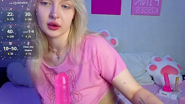 Snapshot of BlondieSummer chatting on June 10, 2026, 6:09 pm BlondieSummer online show from June 10, 2026, 6:09 pm