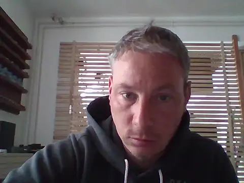 Userandmmm online show from April 15, 2026, 8:31 am