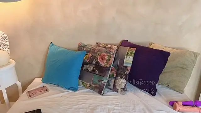 BellaRouxxx online show from June 11, 2026, 12:57 pm
