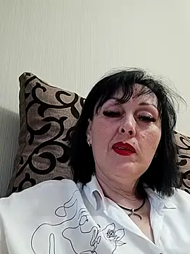 HelgaDennis online show from June 1, 2026, 5:45 pm