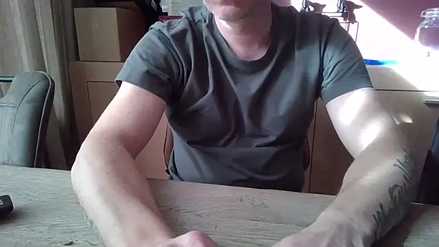 Snapshot of Essie_deLona chatting on March 20, 2026, 2:40 pm Essie deLona online show from March 20, 2026, 2:40 pm