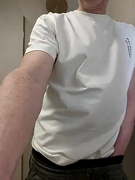 Snapshot of Essie_deLona chatting on March 19, 2026, 6:41 pm Essie deLona online show from March 19, 2026, 6:41 pm