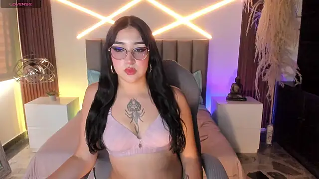 CharlotteWilliamss  online show from March 21, 2026, 8:13 pm