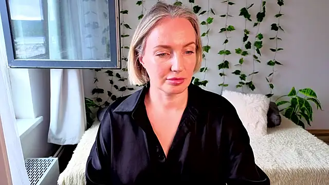 MonikFoxi online show from July 11, 2026, 4:46 am