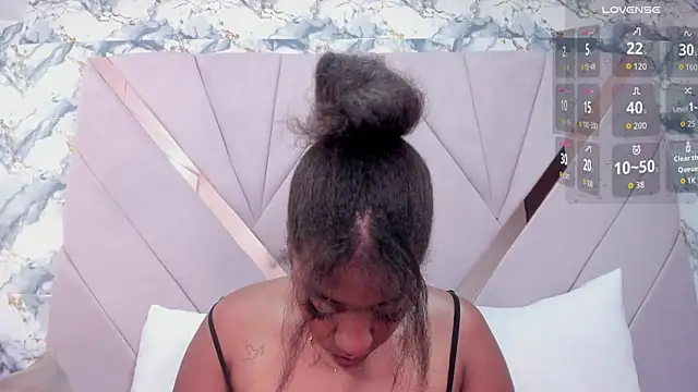 mia rouxx1 online show from May 6, 2026, 8:07 am