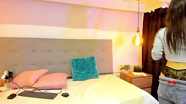 LindaCatalina  online show from March 26, 2026, 12:25 pm