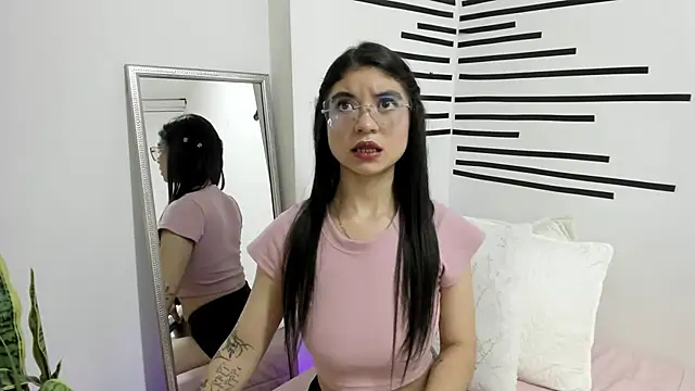 LindaCatalina  online show from June 10, 2026, 1:34 pm