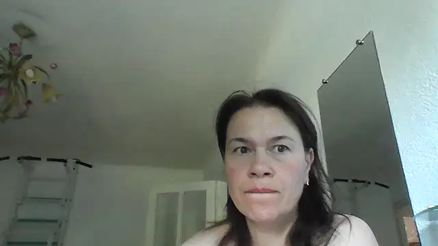 Selena Moo online show from July 17, 2026, 4:32 am