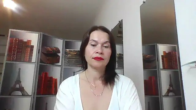 Snapshot of Selena_Moo chatting on June 19, 2026, 9:26 am Selena Moo online show from June 19, 2026, 9:26 am