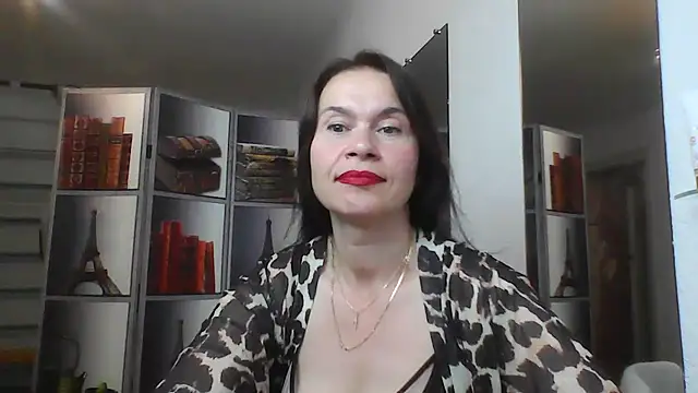 Selena Moo online show from August 2, 2026, 8:45 am