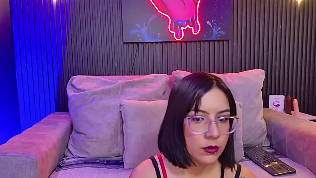 HannaMiller01  online show from March 26, 2026, 7:45 pm