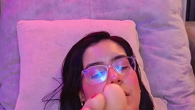 HannaMiller01  online show from April 19, 2026, 6:10 pm