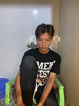 Snapshot of Nguyencuong1999 chatting on June 1, 2026, 1:22 pm Nguyencuong1999 online show from June 1, 2026, 1:22 pm