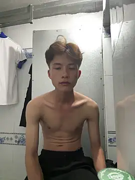 Nguyencuong1999 online show from April 28, 2026, 3:38 pm
