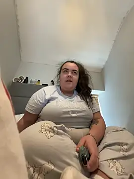 Khloeross online show from May 7, 2026, 2:53 pm