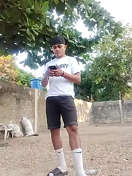 HOTRAINYGOLDEN online show from March 21, 2026, 11:25 am