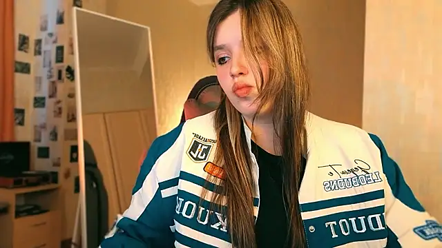 Snapshot of Chloe_Rozzy chatting on March 20, 2026, 2:29 pm Chloe Rozzy online show from March 20, 2026, 2:29 pm