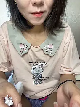 Snapshot of lilysister66 chatting on May 5, 2026, 2:36 am lilysister66 online show from May 5, 2026, 2:36 am