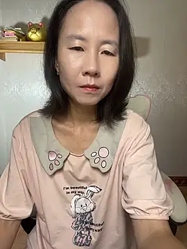 Snapshot of lilysister66 chatting on May 7, 2026, 6:39 am lilysister66 online show from May 7, 2026, 6:39 am