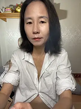 Snapshot of lilysister66 chatting on May 12, 2026, 4:57 pm lilysister66 online show from May 12, 2026, 4:57 pm