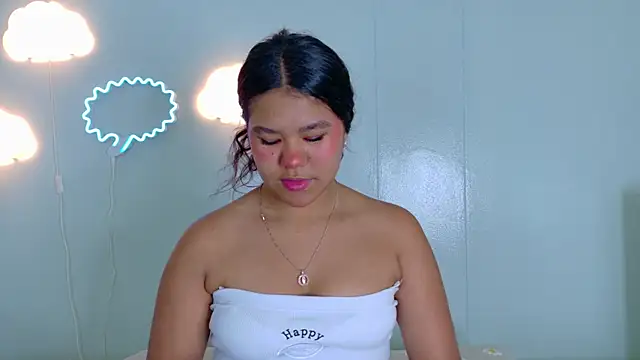 Snapshot of AhslyEvans__ chatting on May 23, 2026, 7:13 pm AhslyEvans online show from May 23, 2026, 7:13 pm