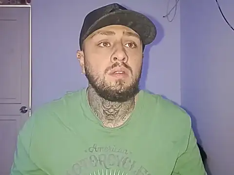 Snapshot of Neanea98 chatting on March 25, 2026, 4:39 pm Neanea98 online show from March 25, 2026, 4:39 pm