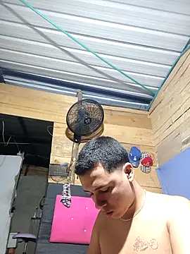 Snapshot of Emyli_Liam chatting on March 21, 2026, 9:14 am Emyli Liam online show from March 21, 2026, 9:14 am