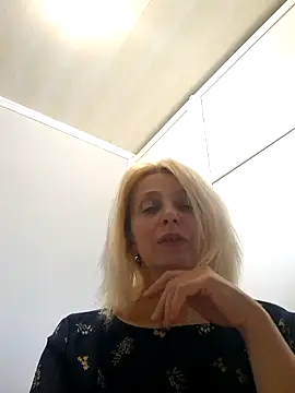 MiaLove183 online show from May 23, 2026, 10:47 am