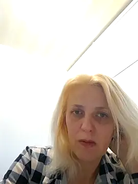 MiaLove183 online show from May 30, 2026, 11:16 am