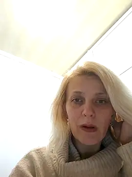 MiaLove183 online show from April 3, 2026, 1:39 pm