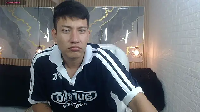 Snapshot of DominantBoy4 chatting on May 10, 2026, 8:54 pm DominantBoy4 online show from May 10, 2026, 8:54 pm