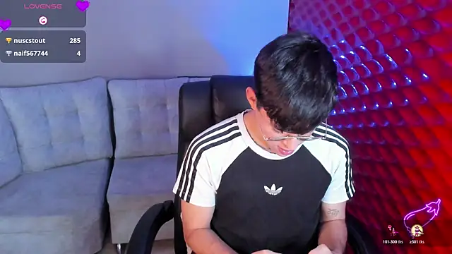 Tom Parker  online show from June 14, 2026, 3:41 am