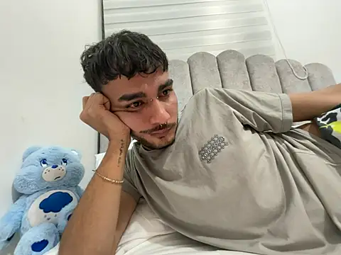 Snapshot of Velvet_man chatting on March 28, 2026, 8:59 am Velvet man online show from March 28, 2026, 8:59 am