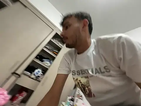 Snapshot of Velvet_man chatting on March 25, 2026, 6:02 am Velvet man online show from March 25, 2026, 6:02 am