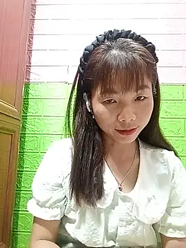 AmyLinee01 online show from June 19, 2026, 8:14 pm