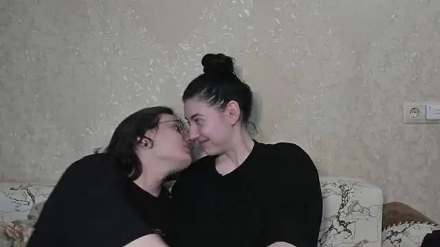 muuur love231 online show from April 19, 2026, 5:36 pm