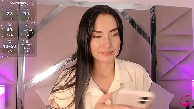 velvetlunaa  online show from July 4, 2026, 2:21 pm