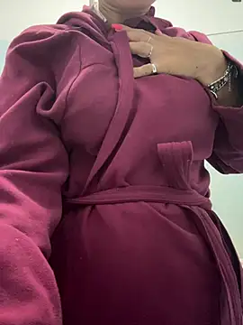 Supremegirlvibes online show from June 26, 2026, 7:52 pm